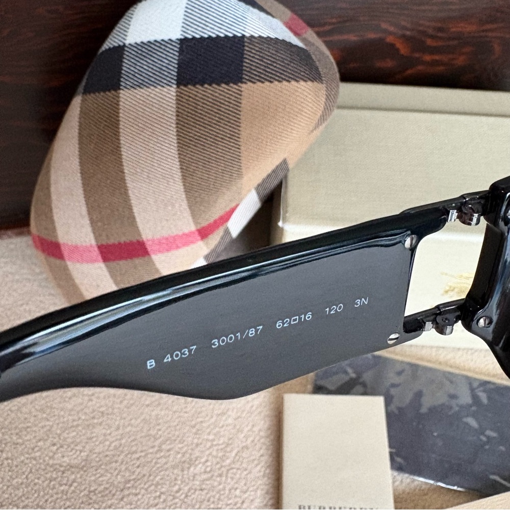 Authentic Burberry B4037 Black Rectangular Sungla… - image 4